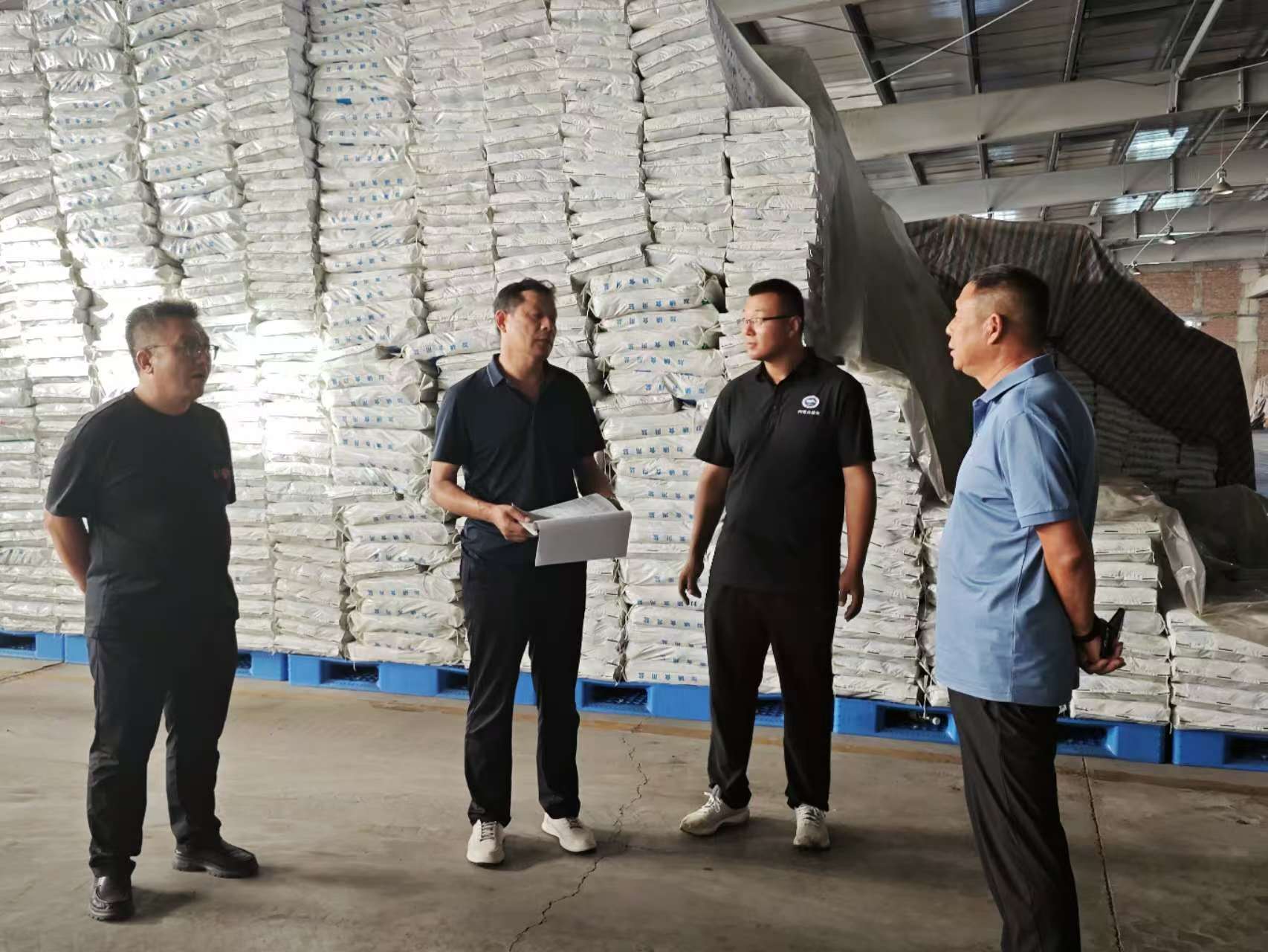 筑牢食鹽安全防線 盟工信局、盟公安、盟市場(chǎng)到額鹽公司 開展聯(lián)合監(jiān)督檢查